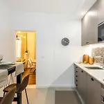 Διαμέρισμα Lively 2-bedroom In Iconic Alfama By Lisbeyond *