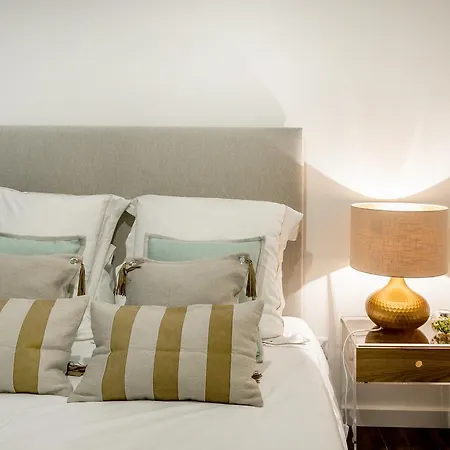 Lively 2-bedroom In Iconic Alfama By Lisbeyond * Lisboa